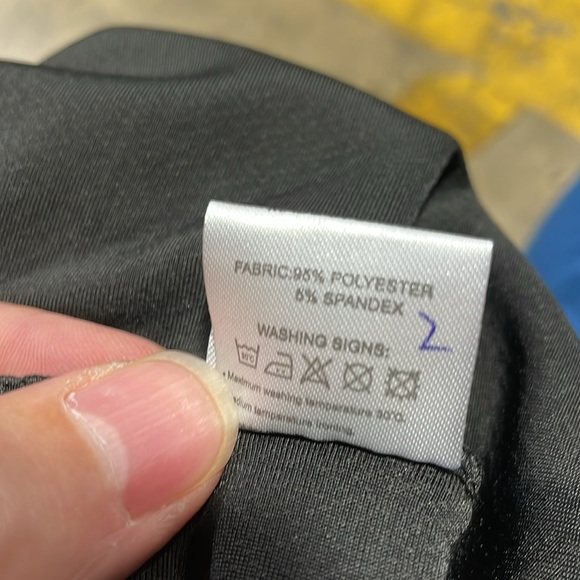 Black knit skater skirt with elastic waist. - Picture 4 of 4